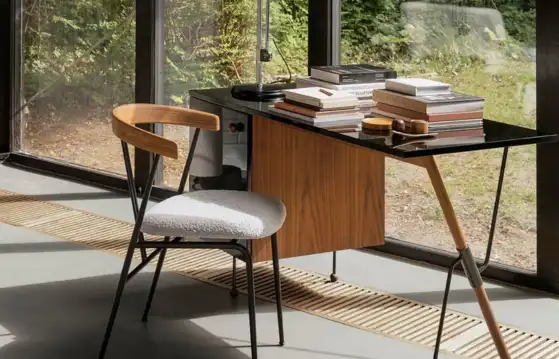 desks-indoor-62-gubi