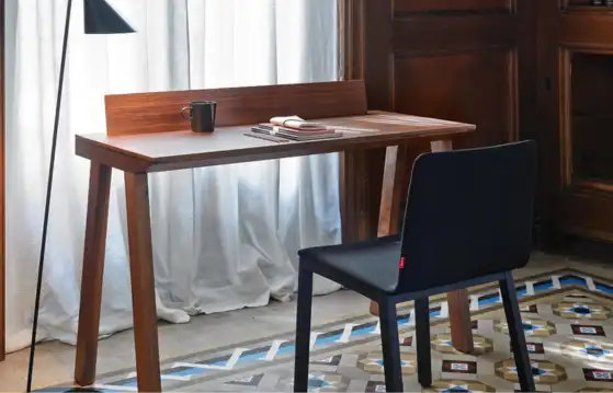 desks-indoor-ernest-punt